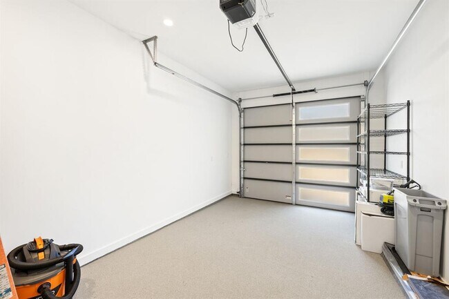 Building Photo - 1304 Comal St