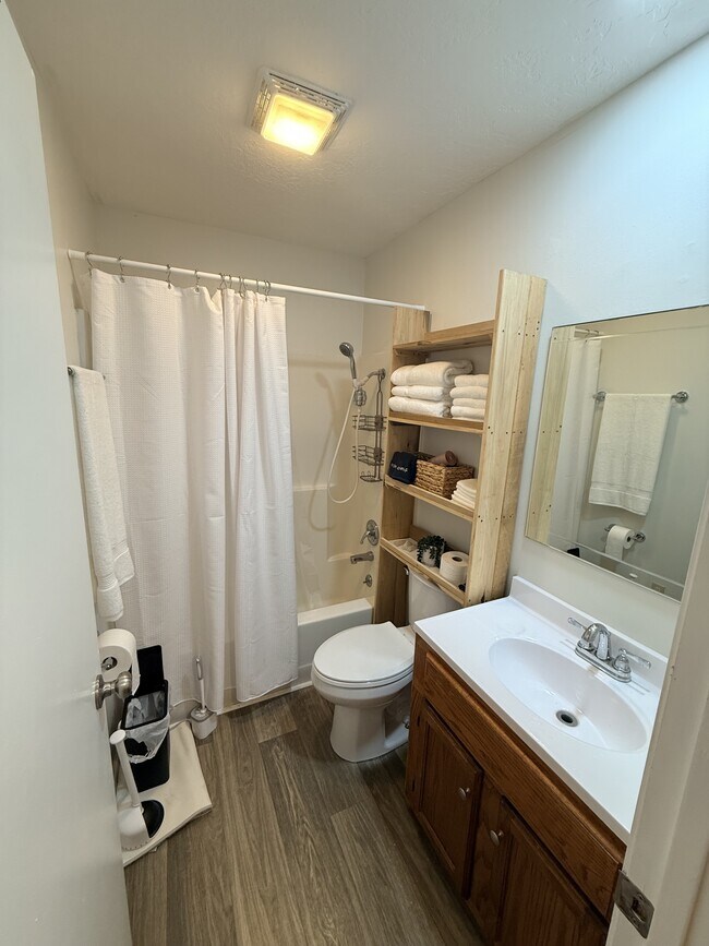Building Photo - 1803 Thomas Ln
