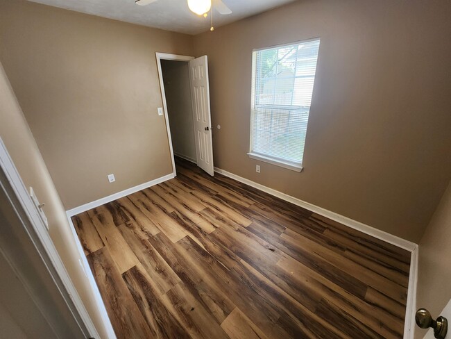 Building Photo - 2131 Wesley Ct