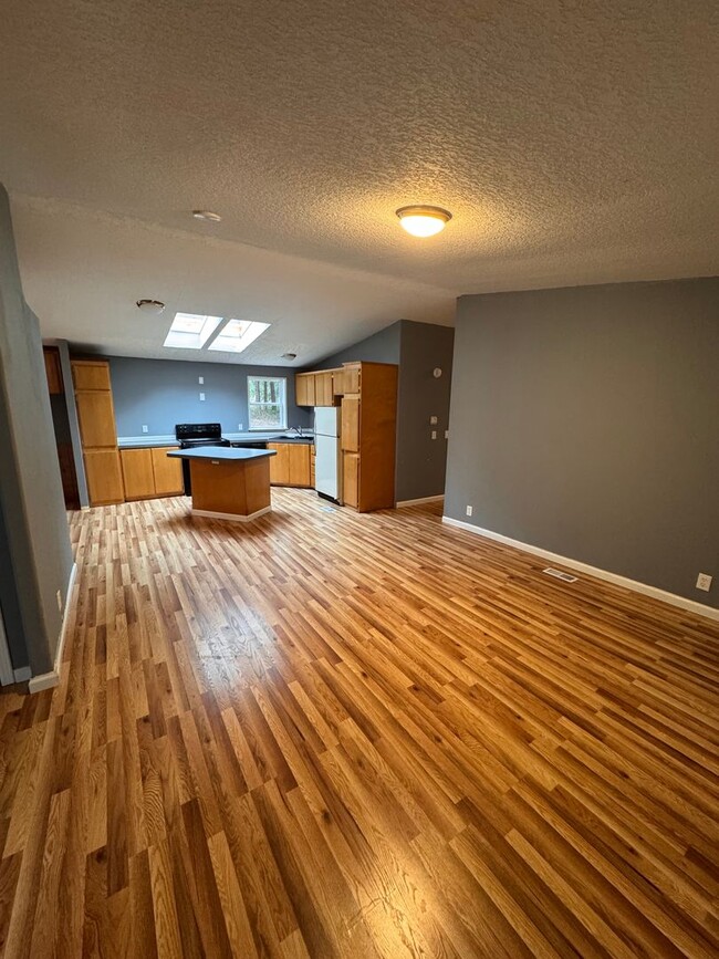 Building Photo - 4 BR/2 BA Rural Retreat Near Battle Ground with Master Suite & Large Yard