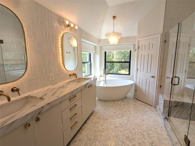 Building Photo - 9257 Scenic Bluff Dr