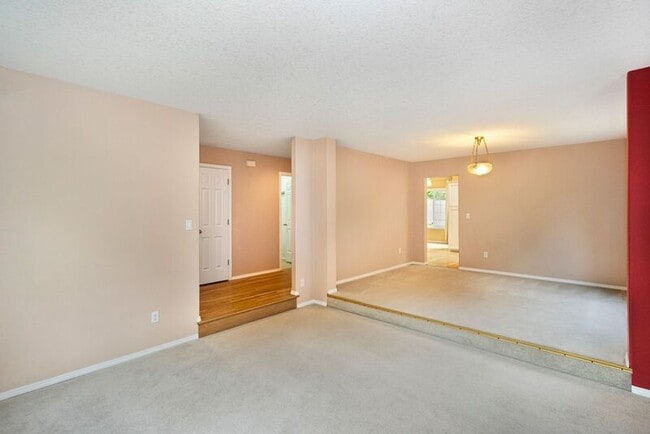 Building Photo - 6508 SW Taylors Ferry Rd