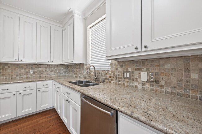 Building Photo - 105 Detering St