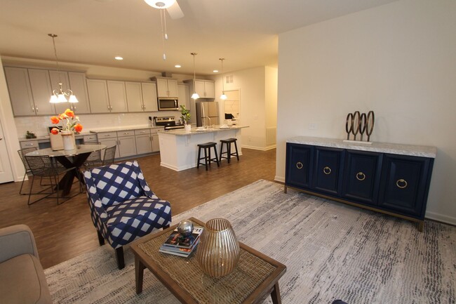 Building Photo - BEAUTIFUL 3BD 2.5 BTH Apartment home RAINT...