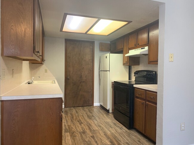 Building Photo - Westside Duplex for Lease near Sooner Mall!!!