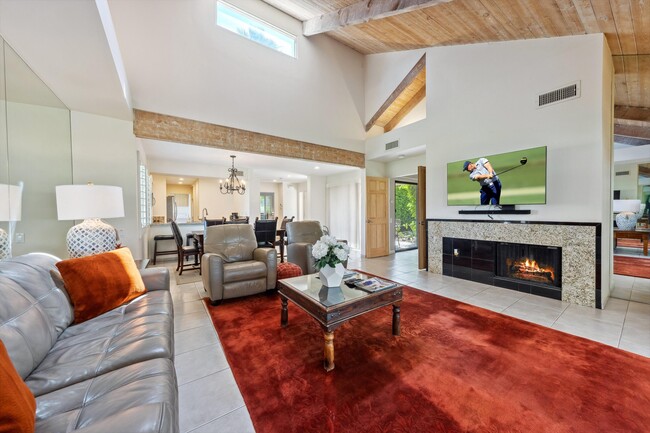 Building Photo - 343 Forest Hills Dr