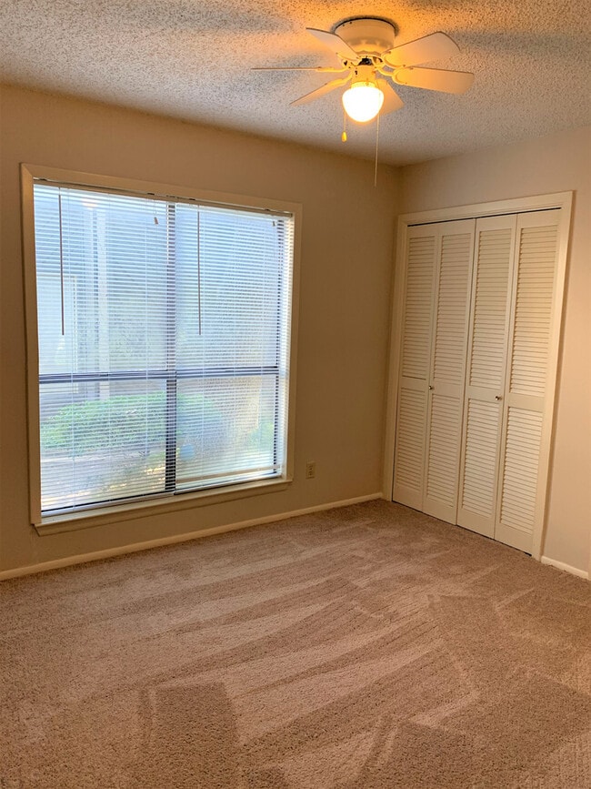 Building Photo - FIRST-FLOOR 2-BEDROOM AT WOODMONT TOWNHOMES