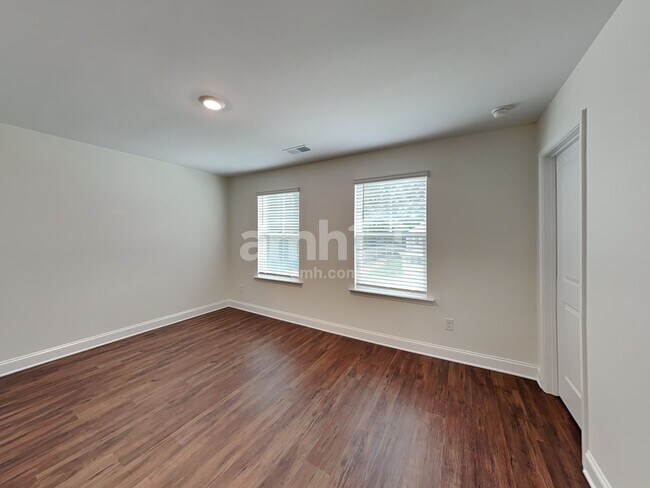 Building Photo - 639 Rivermist Dr