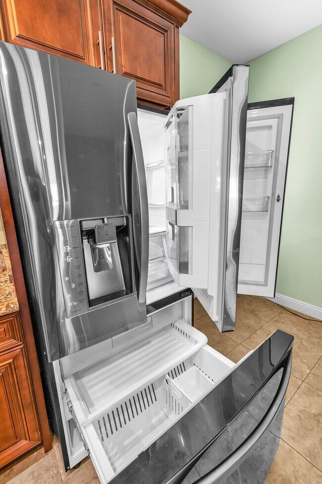 Building Photo - 4615 E St Louis Ave