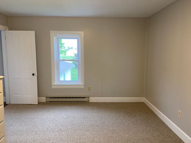 Building Photo - Coming soon! 4 Bedroom Farmhouse for Rent in Shippensburg