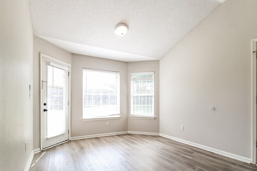 Building Photo - 70 Oakland Woods Cove