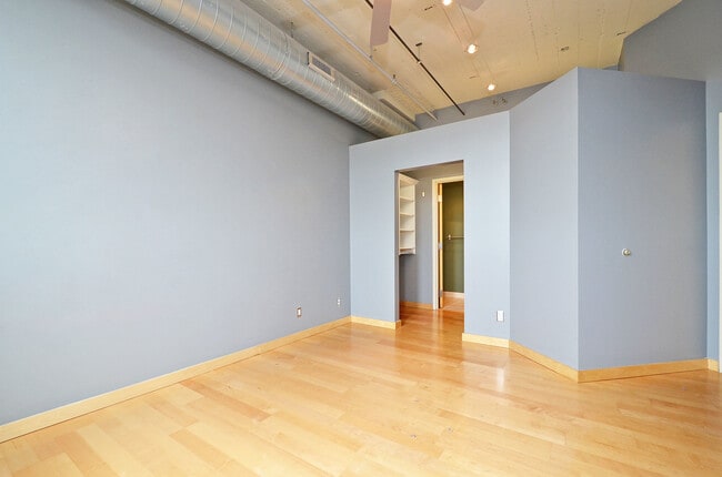 Building Photo - Amazing 2-Bedroom 2-Bathroom Condo with vi...