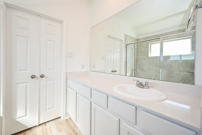 Building Photo - 12503 Highgrove Springs Dr