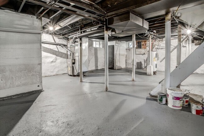 Building Photo - Move fast on this one. Apply within 24 hours of your showing and lock in $250 off your monthly re...