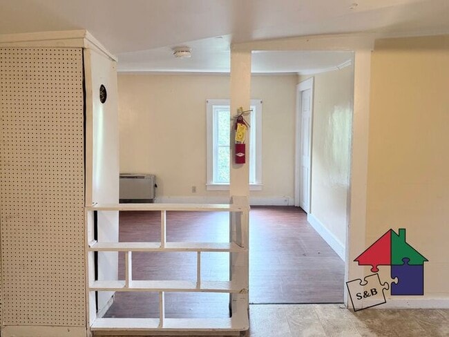 Building Photo - Barre City 2 Bedroom - Heat Included!