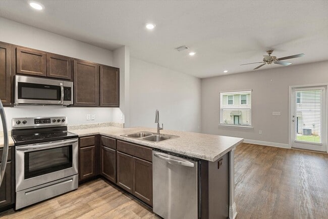 Building Photo - HEART OF DAPHNE TOWNHOUSE WITH GARAGE