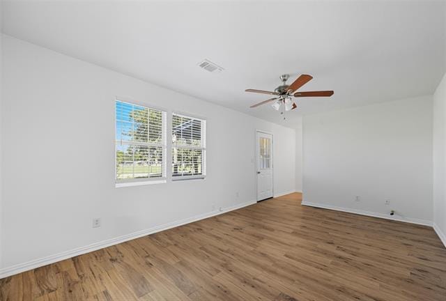 Building Photo - 304 S Oak St