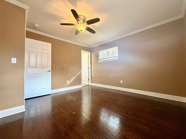 Building Photo - 1160 Greens Rd