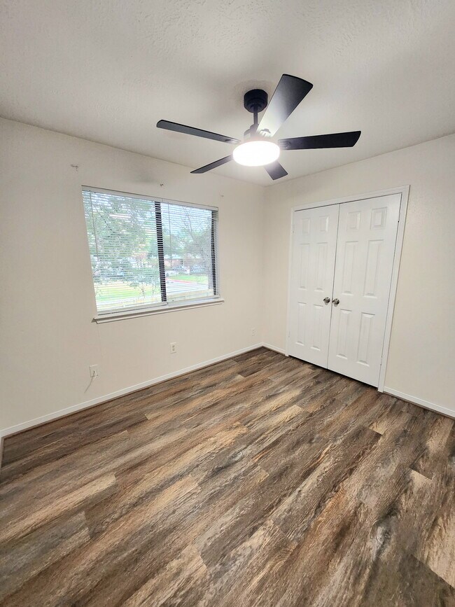 Building Photo - 10045 Emerald Creek Dr