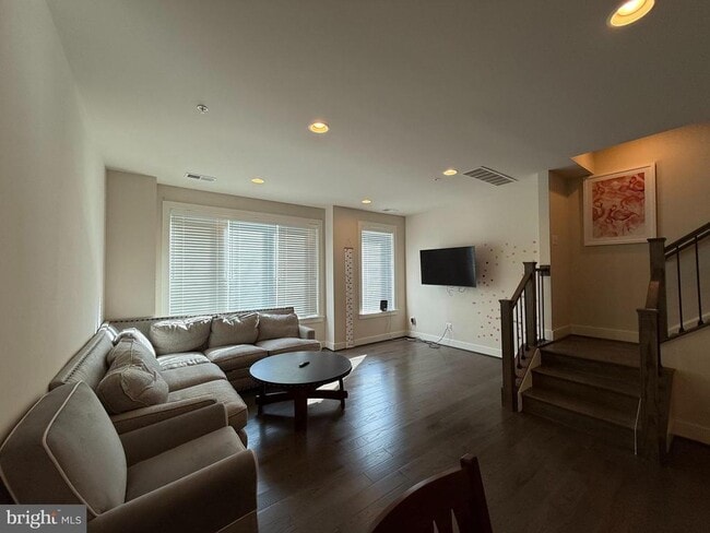 Building Photo - 6611 Eames Wy