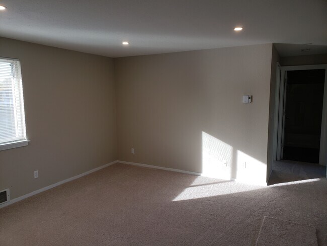 Brand new premium carpet and pad - 15515 Washington St