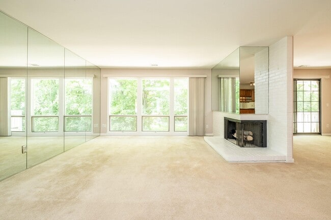 Building Photo - 6979 Pebble Creek Woods Dr