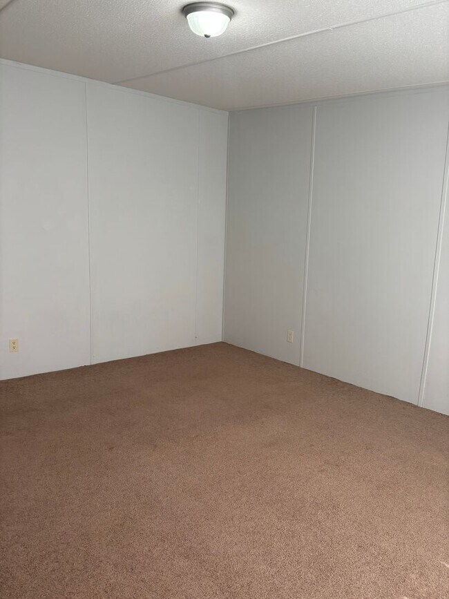 Building Photo - Wedgefield Community