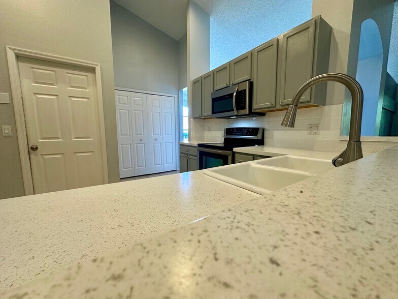 Building Photo - 10209 Rivers Trail Dr