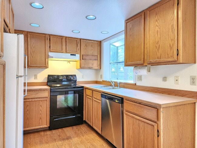 Building Photo - 2 Bedroom / 2 Bath Home in Everett