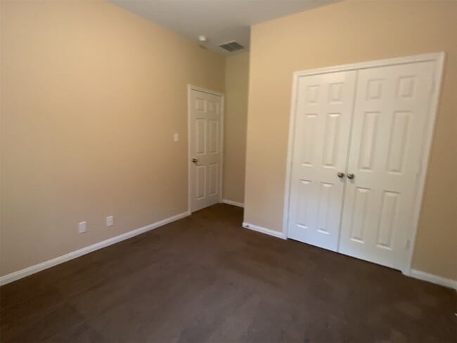 Building Photo - 618 Shady Lake Dr