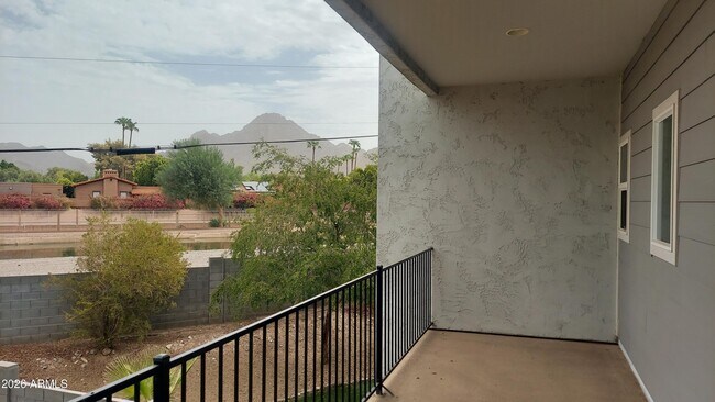 Building Photo - 1728 E Ocotillo Rd
