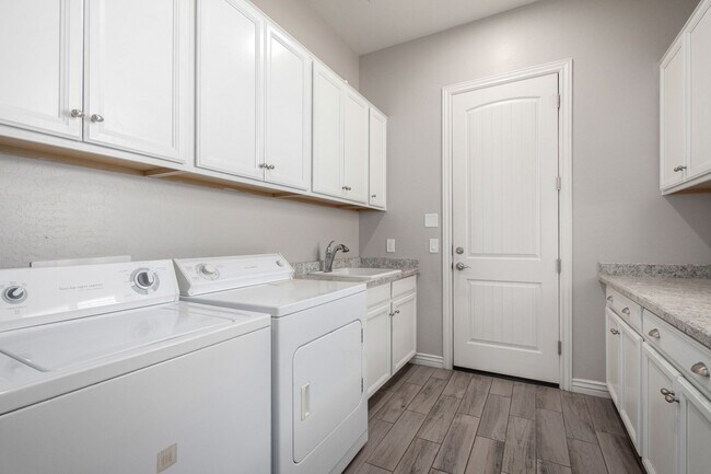 Building Photo - 20273 E Raven Dr
