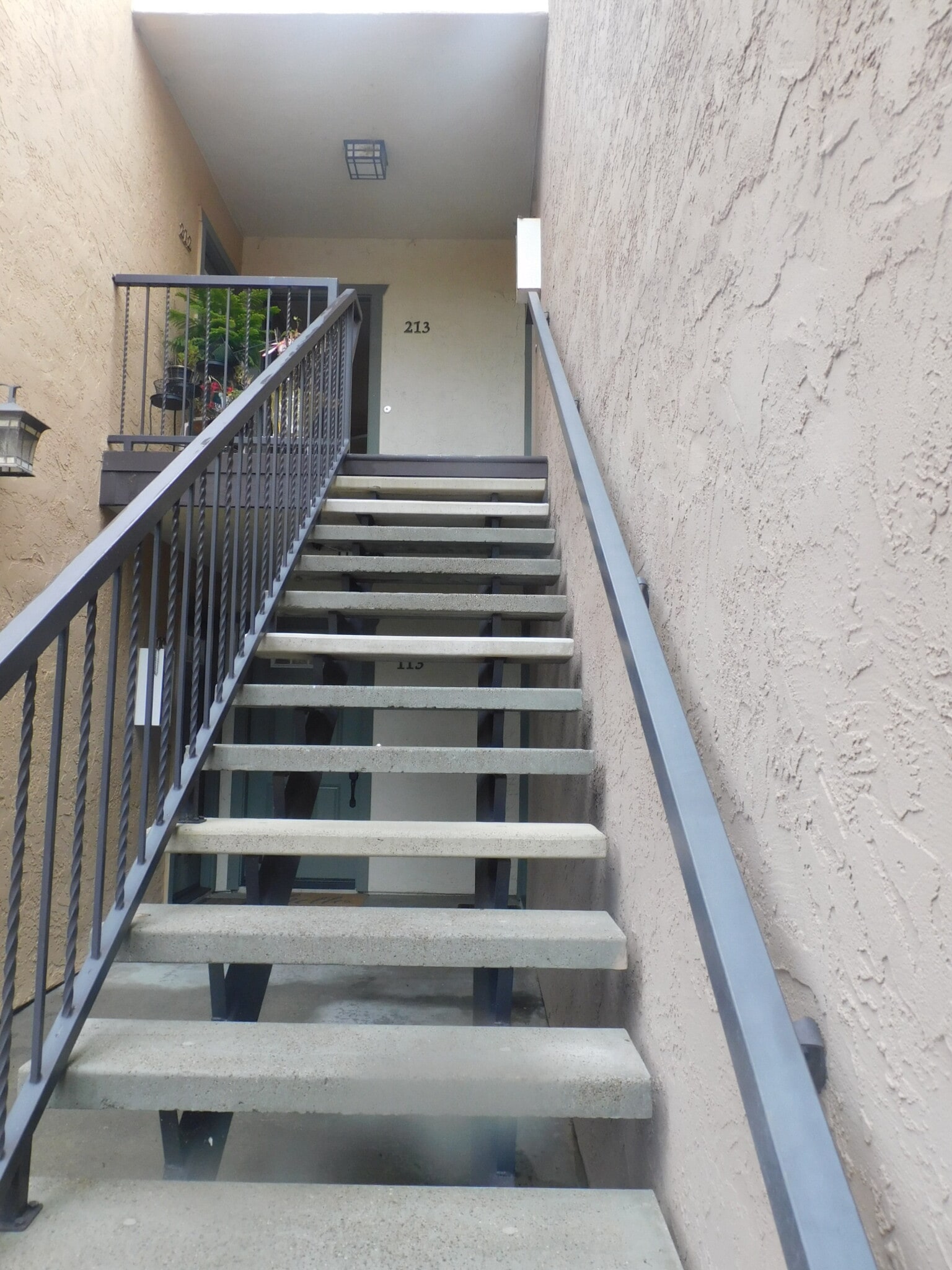 Building Photo - 175 Avenida Descanso