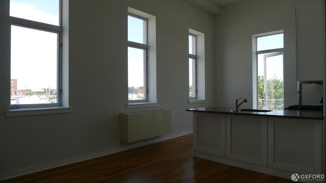 Building Photo - 71-13 60th Lane