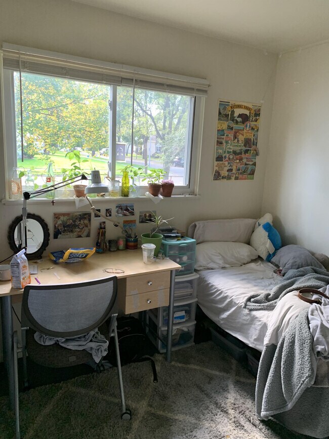 Building Photo - 606 Spartan Ave