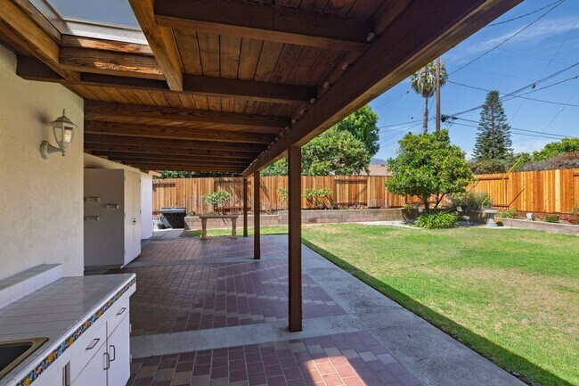 Building Photo - 316 Cambridge Dr
