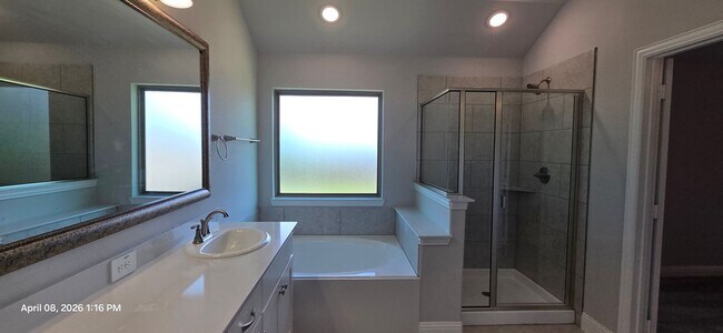 Building Photo - Beautiful 3-Bedroom Townhome with 2-Car Garage in Greenville!