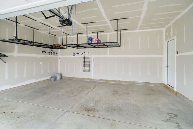 Building Photo - The Perfect Home, Meeting All Your Needs!