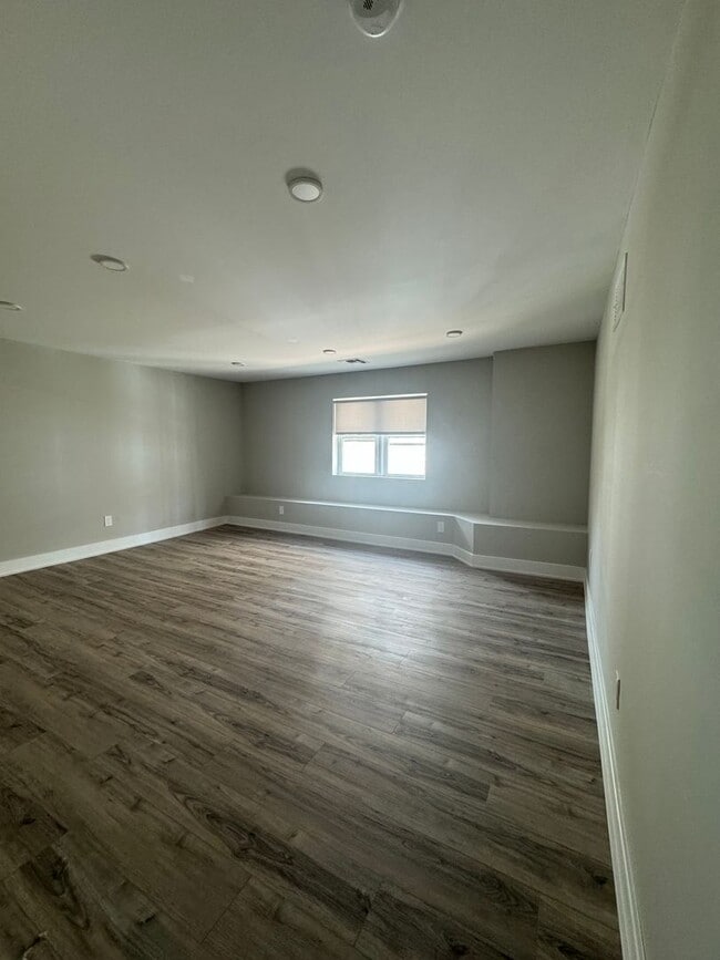 Building Photo - 2BR + Bonus Space in Downtown Somerville