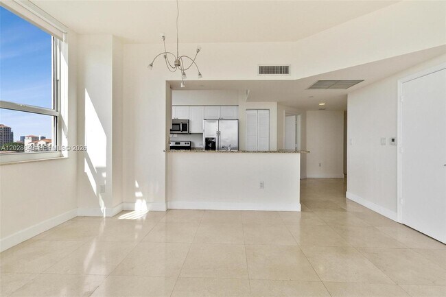 Building Photo - 19501 W Country Club Dr