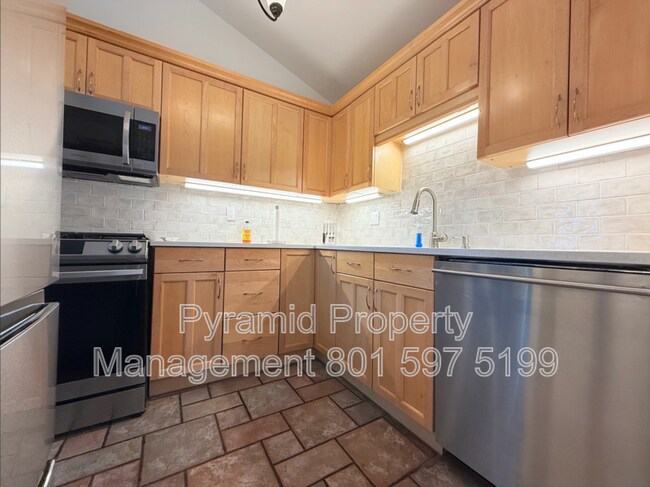 Building Photo - 251 S 700 E