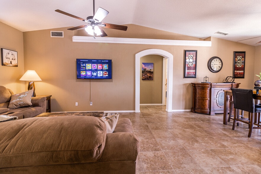 Doorway to bdrm 2 and 3 - 2950 Cisco Dr N