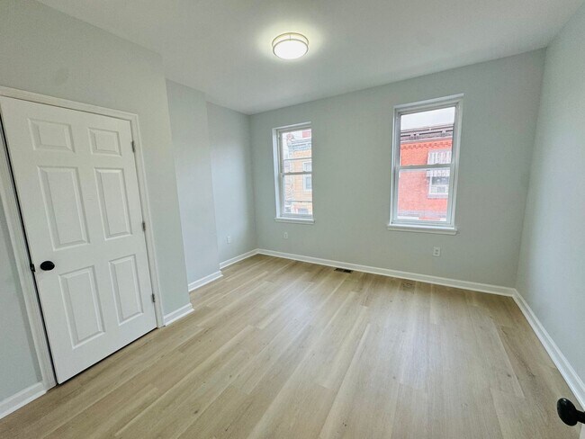 Building Photo - 2562 N Chadwick St
