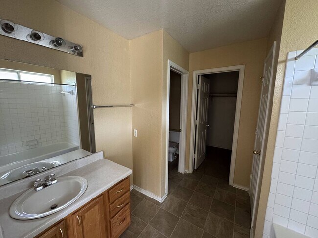 Building Photo - 1312 Saddle Dr