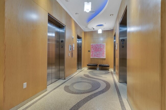 Building Photo - 150 E Robinson St