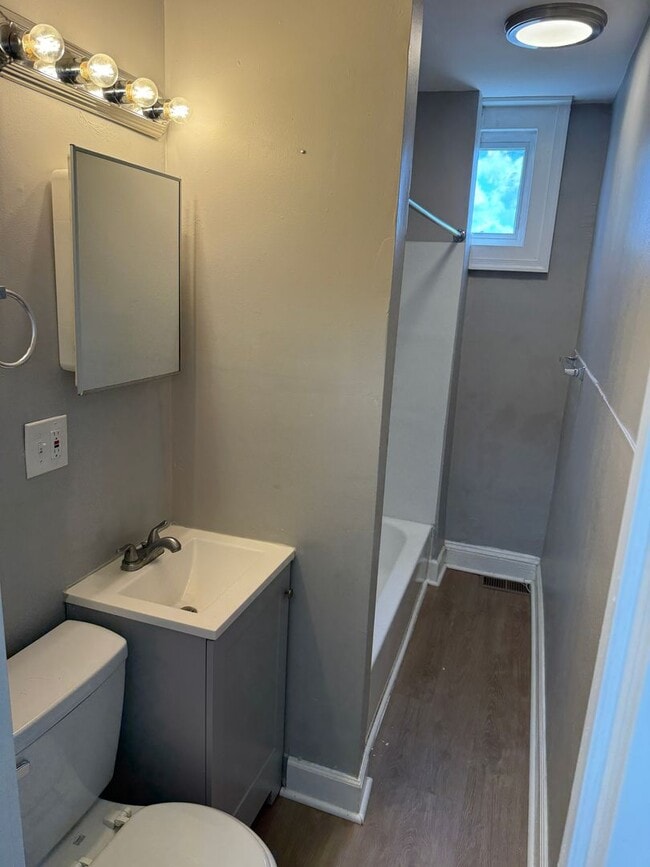 Building Photo - Three-bedroom Home In Baltimore