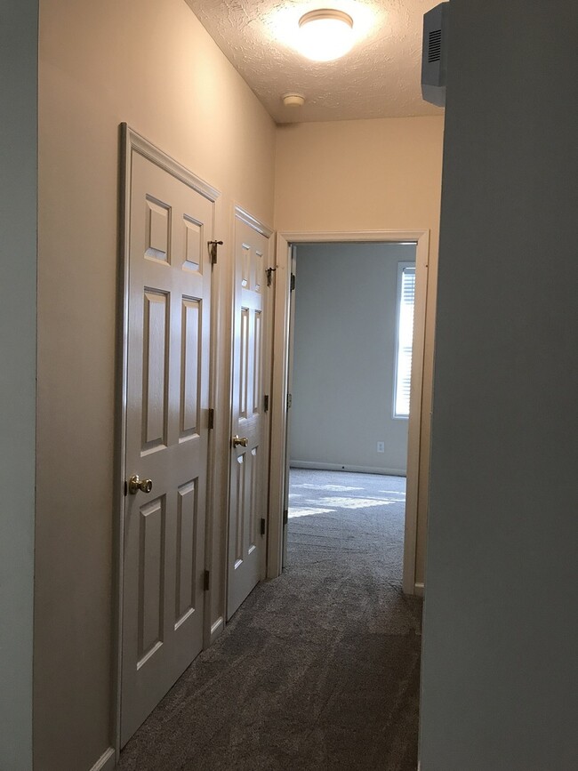 Building Photo - CONDO CONDO CONDO! Hassle free living with...