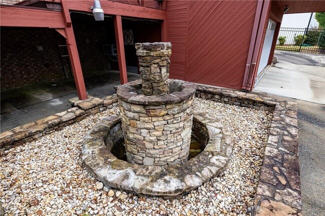 Building Photo - 216 Thomas Cir