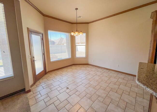 Building Photo - $1000 OFF FIRST MONTHS RENT | Wonderful layout in Fenwick Garden Village!