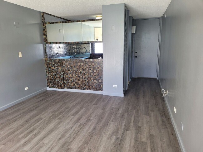 Building Photo - Newly Renovated 1bd, 1ba, Assigned 1pkg 648sqft. for $2200
